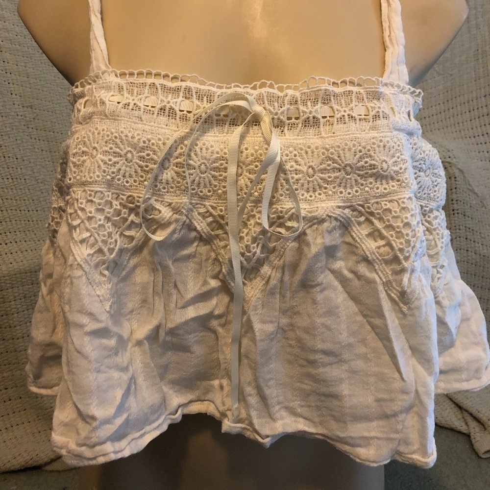 American Eagle Off white tank top (from the summer I turned pretty)